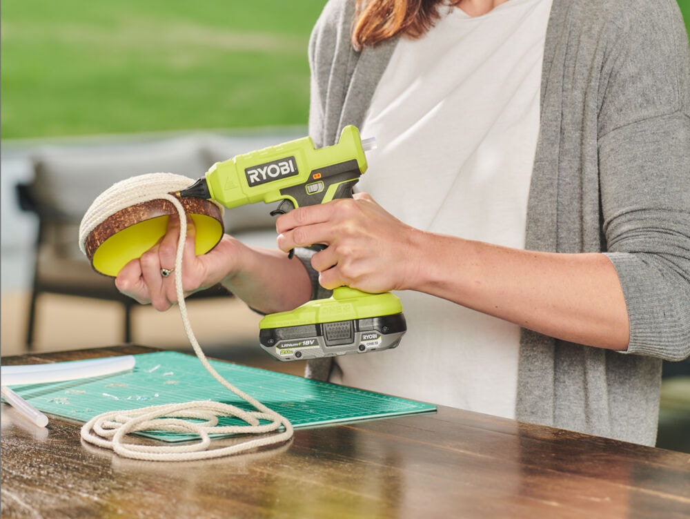 Термоклеевой пистолет RYOBI RGLU18-0 система ONE +, фото 3